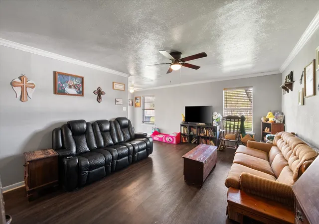 Photo 3 of Sale Pending at 700 W 3Rd Ave, Corsicana, TX 75110 | MLS# 21215998 | Listing updated on 2026-08-20