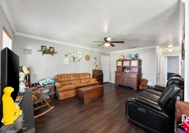 Photo 4 of Sale Pending at 700 W 3Rd Ave, Corsicana, TX 75110 | MLS# 21215998 | Listing updated on 2026-08-20