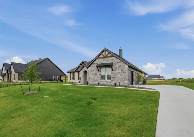 Photo 3 of Single family home for sale at 267 Meadow Vista Dr, Rhome, TX 76078 | MLS# 21216118 | Listing updated on 2026-07-25