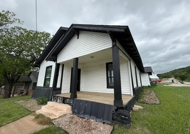 Homes for sale in Mineral Wells, TX | 915 Ne 1st St, Mineral Wells, TX 76067 | MLS# 21216127