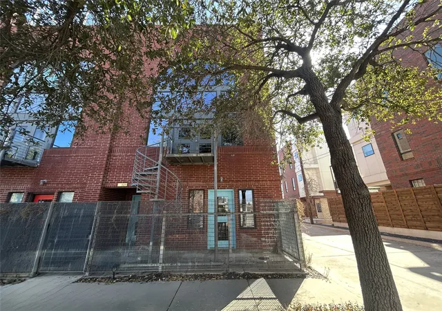 1st image of 829 W Daggett Ave #H, Fort Worth, TX 76104 | MLS# 21216123