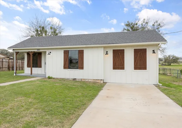Homes for sale in Tolar, TX | 500 Tolar Cemetery Rd, Tolar, TX 76476 | MLS# 21216170