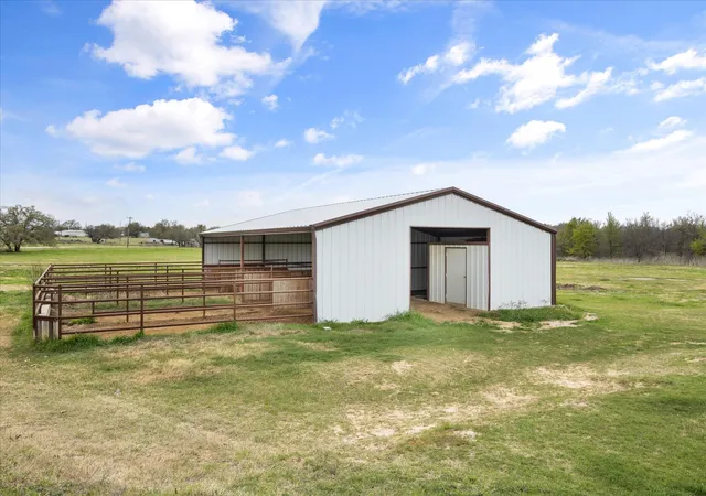 Homes for sale in Tolar, TX | 500 Tolar Cemetery Rd, Tolar, TX 76476 | MLS# 21216170