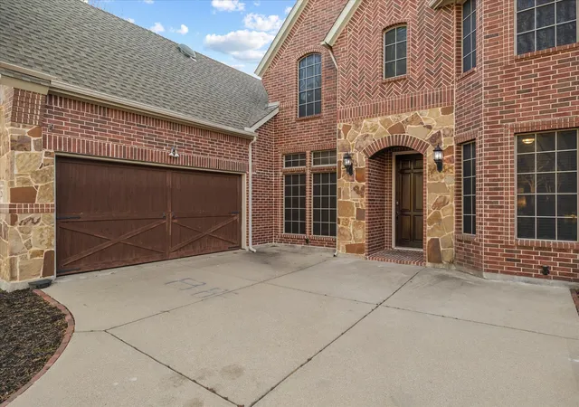 Photo 4 of Single family home for sale at 201 Chatfield Dr, Rockwall, TX 75087 | MLS# 21215147 | Listing updated on 2026-10-02