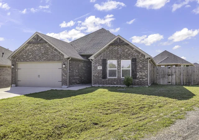 Photo 1 of Sale Pending at 2601 Austin Dr, Granbury, TX 76048 | MLS# 21213315 | Listing updated on 2026-08-27
