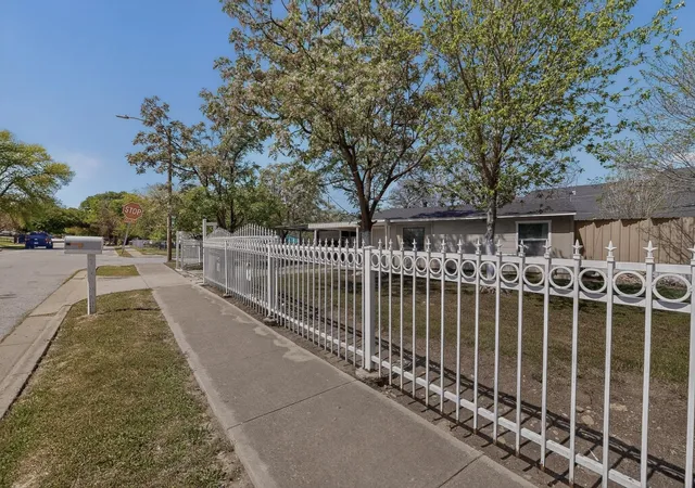 Photo 2 of Single family home for sale at 712 Hodgson St, Fort Worth, TX 76115 | MLS# 21214243 | Listing updated on 2026-09-17