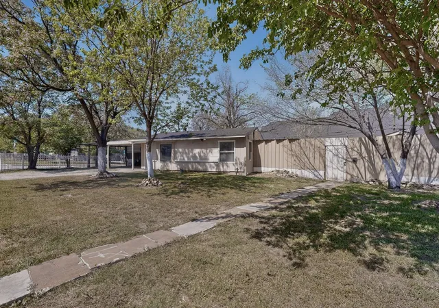 Photo 3 of Single family home for sale at 712 Hodgson St, Fort Worth, TX 76115 | MLS# 21214243 | Listing updated on 2026-09-17
