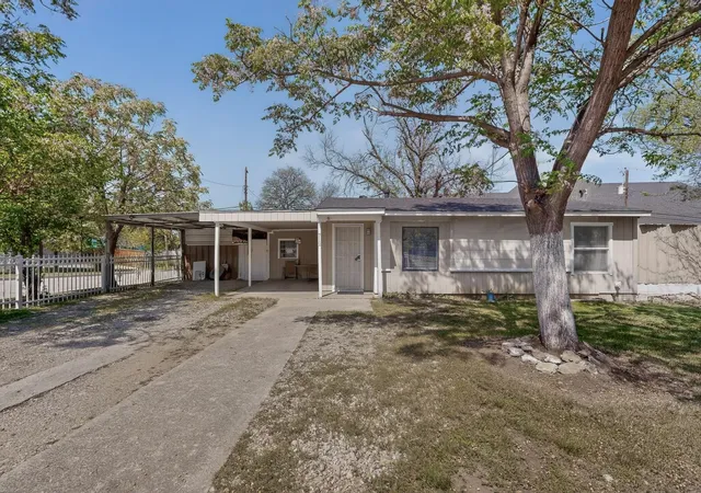 Photo 4 of Single family home for sale at 712 Hodgson St, Fort Worth, TX 76115 | MLS# 21214243 | Listing updated on 2026-09-17
