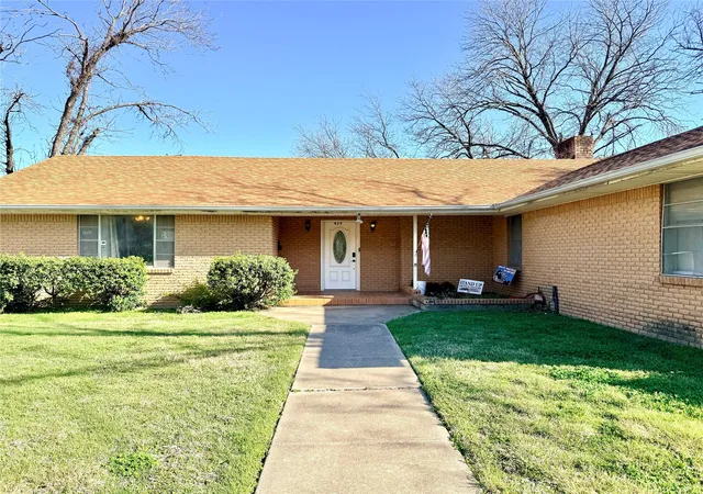 Homes for sale in Marlin, TX | 429 Agnes Ave, Marlin, TX 76661 | MLS# 21215966