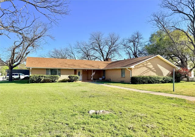 Homes for sale in Marlin, TX | 429 Agnes Ave, Marlin, TX 76661 | MLS# 21215966