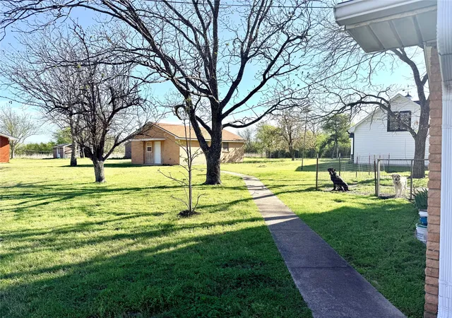 Homes for sale in Marlin, TX | 429 Agnes Ave, Marlin, TX 76661 | MLS# 21215966