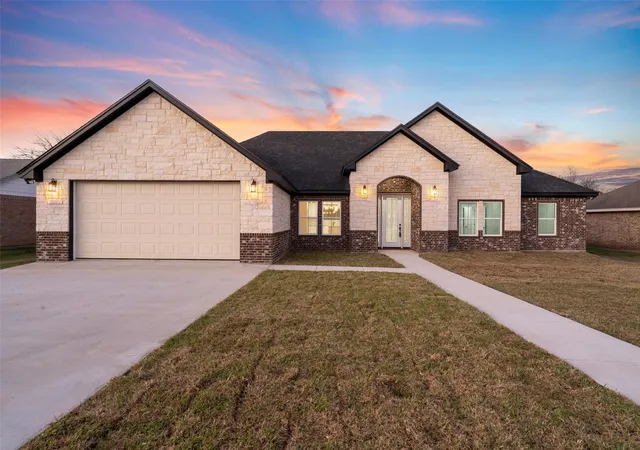 Homes for sale in Woodway, TX | 470 Elmwood Dr, Woodway, TX 76712 | MLS# 21214721