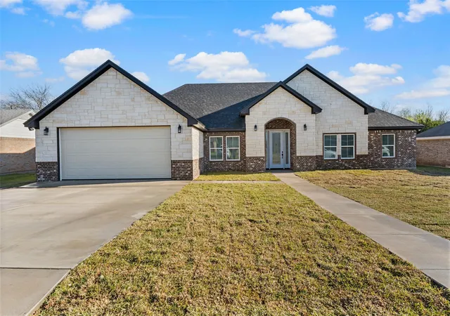Homes for sale in Woodway, TX | 470 Elmwood Dr, Woodway, TX 76712 | MLS# 21214721