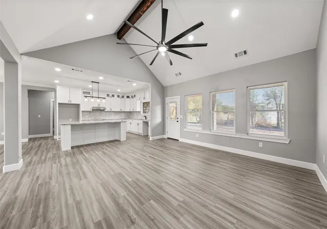 Photo 3 of Single family home for sale at 470 Elmwood Dr, Woodway, TX 76712 | MLS# 21214721 | Listing updated on 2026-09-30
