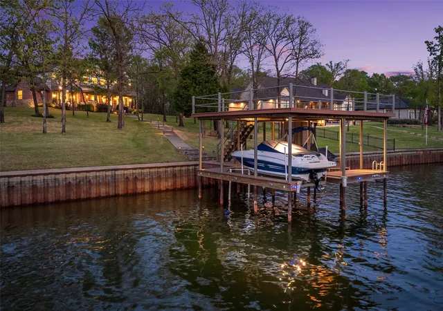 Photo 3 of Single family home for sale at 211 Sandpiper Dr, Mabank, TX 75156 | MLS# 21213192 | Listing updated on 2026-09-19