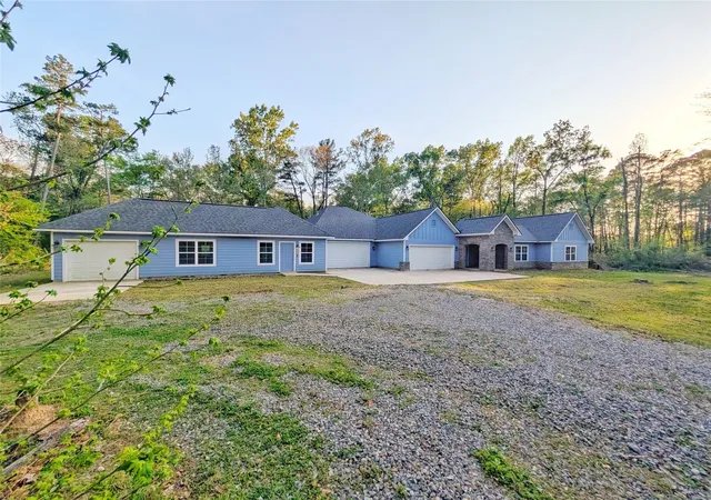 Single family home for sale at 7417 Weathertop Dr, Shreveport, LA 71107 | MLS# 21216694
