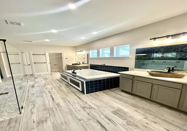 Photo 3 of Single family home for sale at 7417 Weathertop Dr, Shreveport, LA 71107 | MLS# 21216694 | Listing updated on 2026-10-04