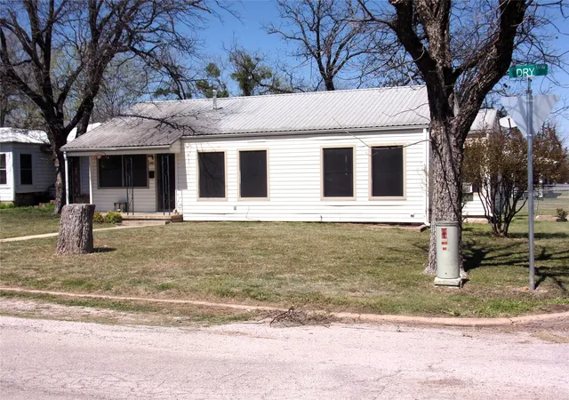 Photo 2 of Sale Pending at 1902 W Dry St, San Saba, TX 76877 | MLS# 21216769 | Listing updated on 2026-07-08