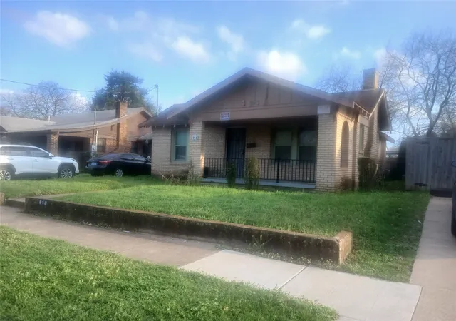 Photo 3 of Sale Pending at 818 Winters St, Dallas, TX 75216 | MLS# 21215459 | Listing updated on 2026-07-20