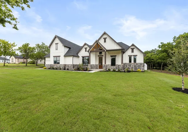 Homes for sale in Godley, TX | 8505 Bronco Dr, Godley, TX 76044 | MLS# 21215209