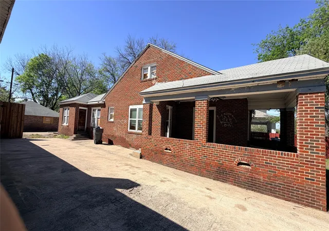 Photo 2 of Multi family home for sale at 811 S Tyler St, Dallas, TX 75208 | MLS# 21209774 | Listing updated on 2026-07-10