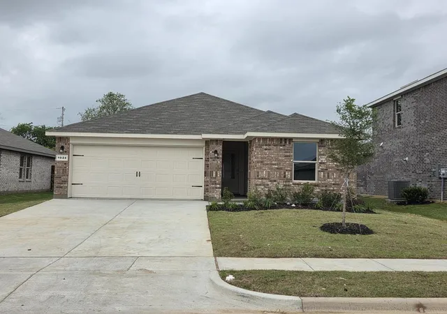 Homes for sale in Cleburne, TX | 1924 Cherokee Ln, Cleburne, TX 76033 | MLS# 21216421