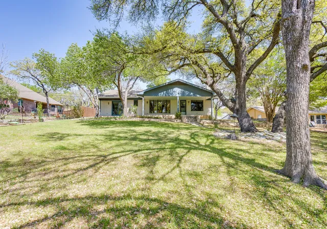 Homes for sale in Granbury, TX | 4031 Fairway Dr, Granbury, TX 76049 | MLS# 21205622