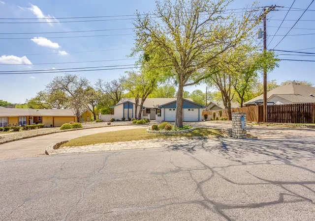 3rd image of 4031 Fairway Dr, Granbury, TX 76049 | MLS# 21205622