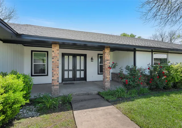 Homes for sale in Robinson, TX | 1049 W Moonlight Dr, Robinson, TX 76706 | MLS# 21217006