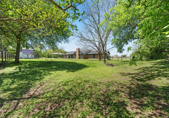 Homes for sale in Robinson, TX | 1049 W Moonlight Dr, Robinson, TX 76706 | MLS# 21217006