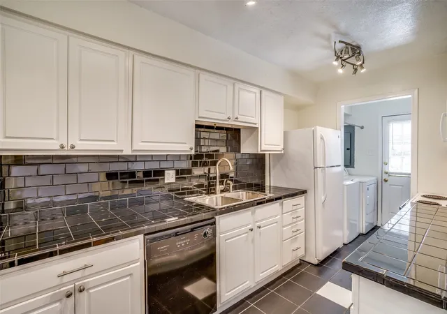Homes for sale in University Park, TX | 3446 Asbury St, University Park, TX 75205 | MLS# 21217106