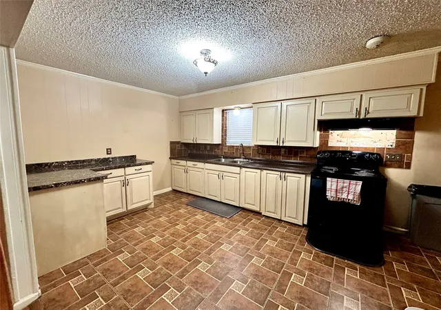 Photo 4 of Single family home for sale at 303 N Caesar St, Ennis, TX 75119 | MLS# 21217131 | Listing updated on 2026-09-17