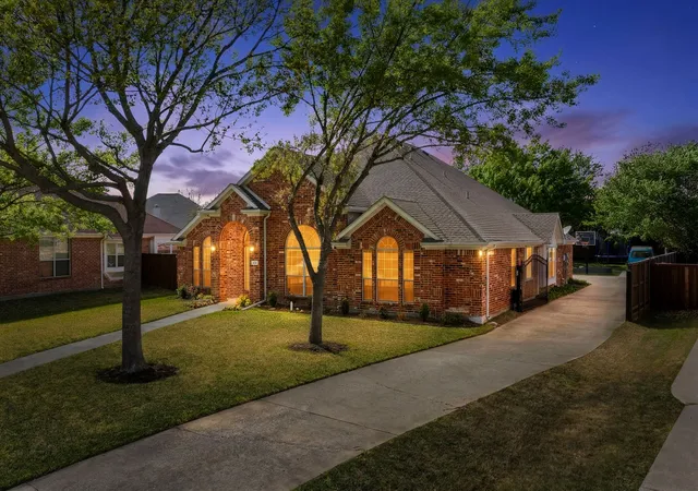Photo 3 of Sale Pending at 416 Love Bird Ln, Murphy, TX 75094 | MLS# 21217167 | Listing updated on 2026-05-10