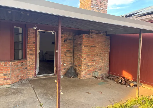 Photo 3 of Single family home for sale at 737 Ash St, Burleson, TX 76028 | MLS# 21215681 | Listing updated on 2026-08-28