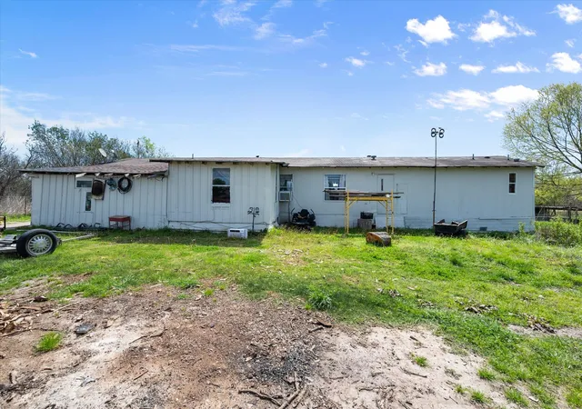 Photo 3 of Manufactured home for sale at 2135 County Road 0025, Corsicana, TX 75110 | MLS# 21217224 | Listing updated on 2026-07-20