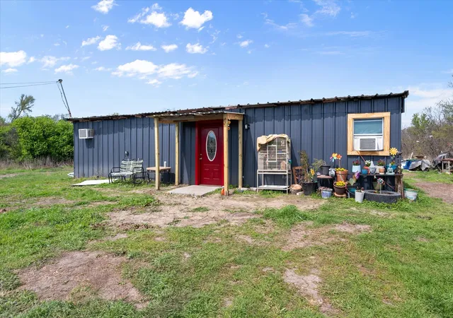 Photo 4 of Manufactured home for sale at 2135 County Road 0025, Corsicana, TX 75110 | MLS# 21217224 | Listing updated on 2026-07-20