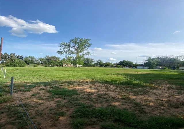 Photo 2 of Sale Pending at 1701 Dallas St, Brownwood, TX 76801 | MLS# 21215030 | Listing updated on 2026-10-02