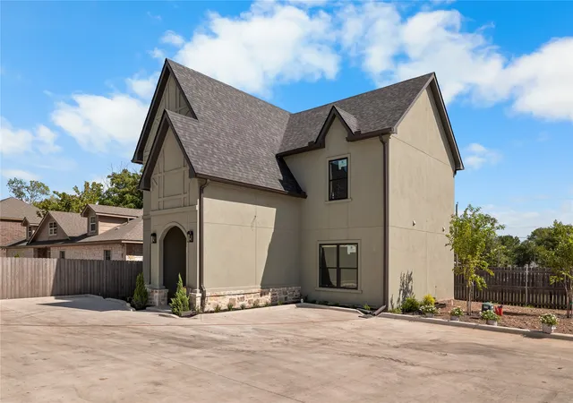 Photo 2 of Sale Pending at 2700 S 2nd #J, Waco, TX 76706 | MLS# 21217280 | Listing updated on 2026-10-06