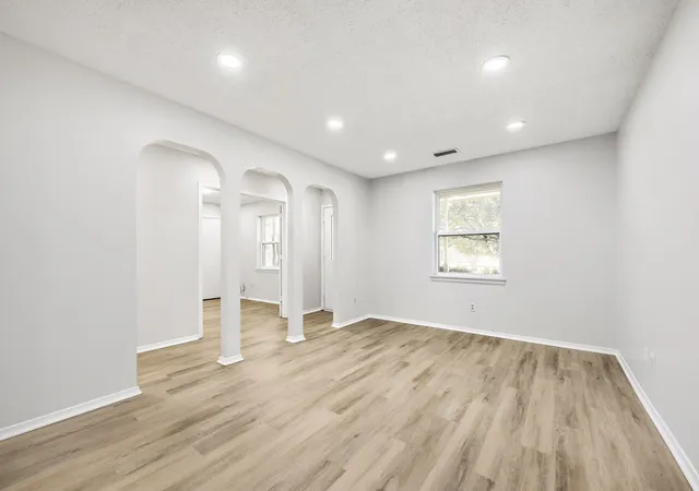 5th image of 10432 Church Rd, Dallas, TX 75238 | MLS# 21213601
