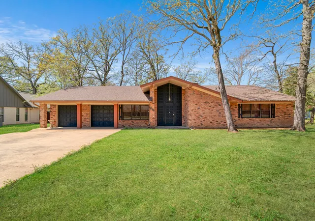 1st image of 830 39th St Se, Paris, TX 75462 | MLS# 21217073