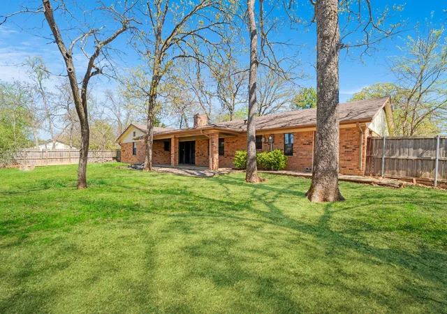 3rd image of 830 39Th St Se, Paris, TX 75462 | MLS# 21217073