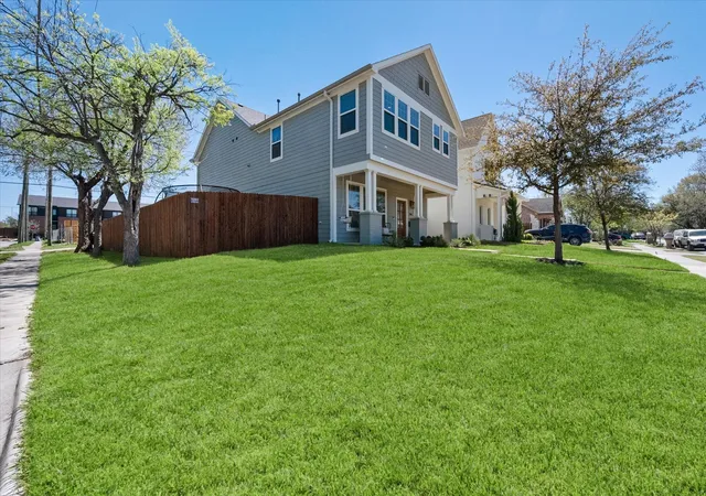 2nd image of 2801 Livingston Ave, Fort Worth, TX 76110 | MLS# 21216210