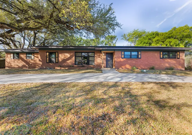 Photo 1 of Single family home for sale at 2324 Wooded Acres Dr, Waco, TX 76710 | MLS# 21214946 | Listing updated on 2026-08-28