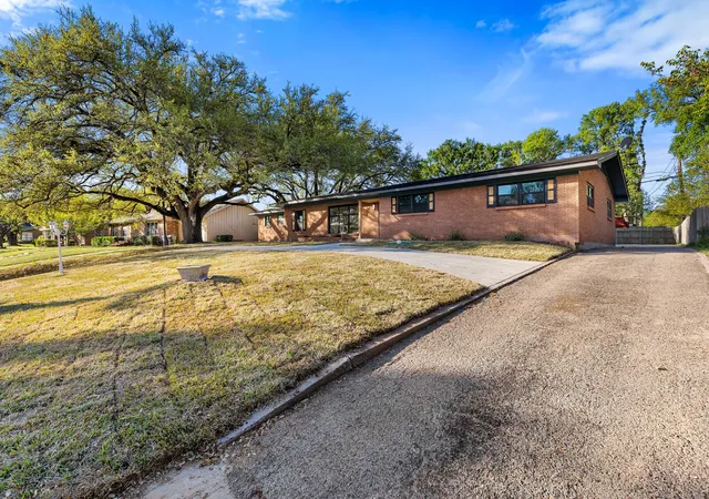 Photo 2 of Single family home for sale at 2324 Wooded Acres Dr, Waco, TX 76710 | MLS# 21214946 | Listing updated on 2026-08-28