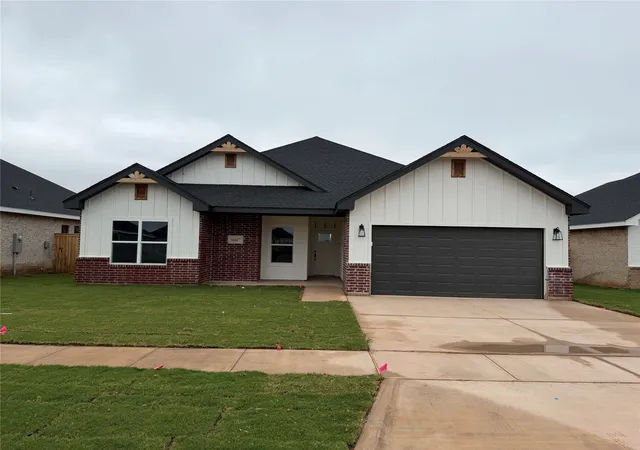 Photo 1 of Sale Pending at 7644 Lake Ridge Pkwy, Abilene, TX 79602 | MLS# 21217811 | Listing updated on 2026-10-03