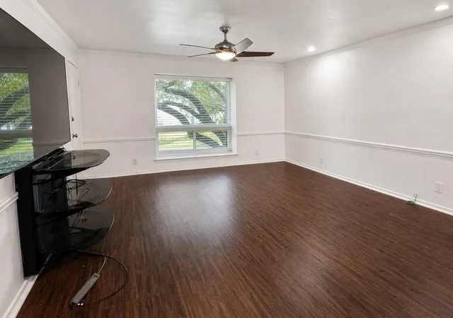 Listing Photo 4 - Condo for sale in building located at 10029 Regal Park Ln, Dallas, TX 75230 - Unit #212