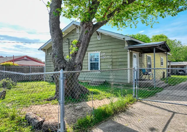 Photo 2 of Sale Pending at 3412 Banning St, Dallas, TX 75233 | MLS# 21217963 | Listing updated on 2026-09-17