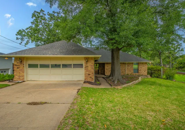 Photo 2 of Sale Pending at 27 Sundown Trl, Malakoff, TX 75148 | MLS# 21216826 | Listing updated on 2026-07-24