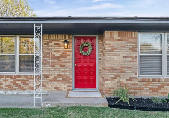 Photo 1 of Sale Pending at 605 Catalina Dr, Waco, TX 76712 | MLS# 21218026 | Listing updated on 2026-07-09