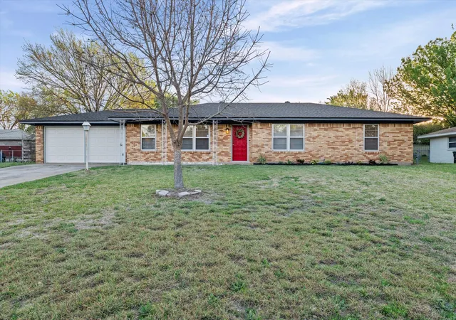 Photo 3 of Sale Pending at 605 Catalina Dr, Waco, TX 76712 | MLS# 21218026 | Listing updated on 2026-07-09